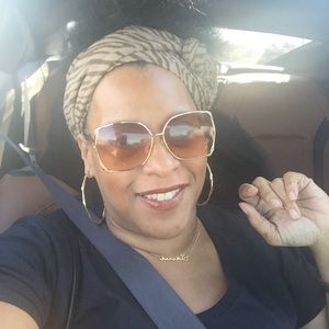 Meet your Posher, Sharon